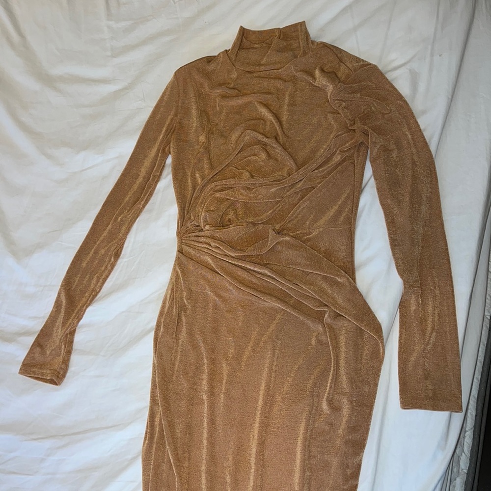 Gold maxi mock neck size(L). Luxurious fit hugs your silhouette.